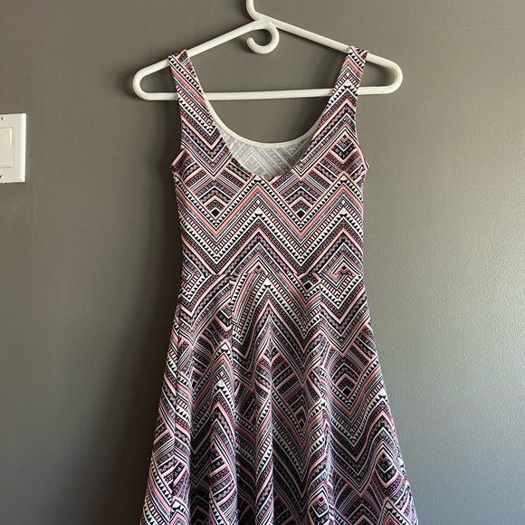 H&M Pink / Coral patterned dress, size (US 2) S - Picture 3 of 3